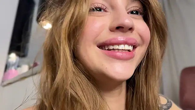 Snapshot of Elsa_Ice chatting on December 4, 8:23 am Elsa Ice online show from December 4, 8:23 am