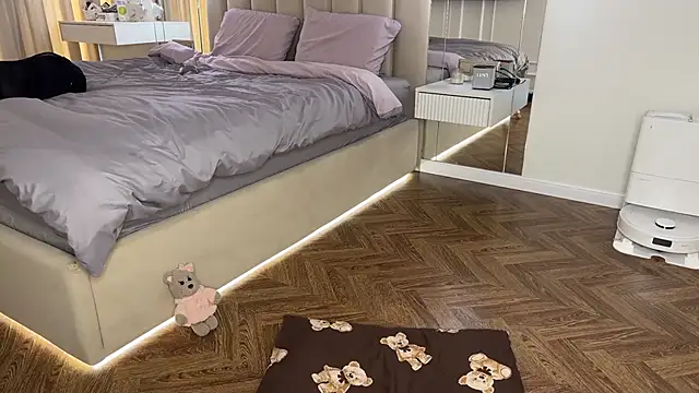 Snapshot of Elsa_Ice chatting on October 13, 8:47 am Elsa Ice online show from October 13, 8:47 am