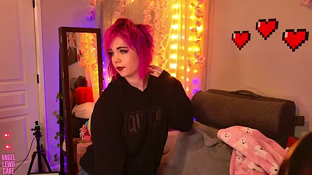 Angel-Lewd-Cake online show from November 1, 7:32 am