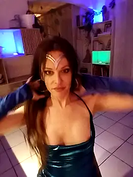 Luna Kitanna online show from February 2, 3:32 am