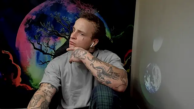 Snapshot of layneinchains chatting on December 11, 8:18 pm layneinchains online show from December 11, 8:18 pm