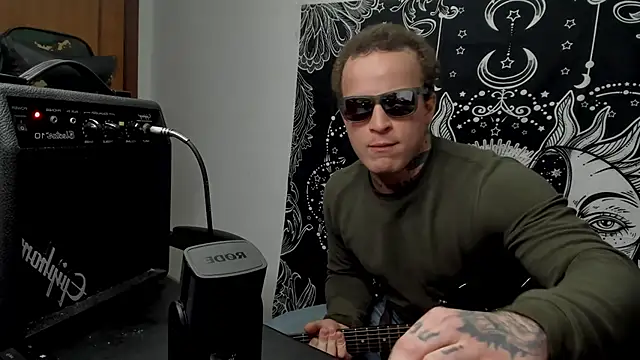 Snapshot of layneinchains chatting on December 21, 9:25 pm layneinchains online show from December 21, 9:25 pm