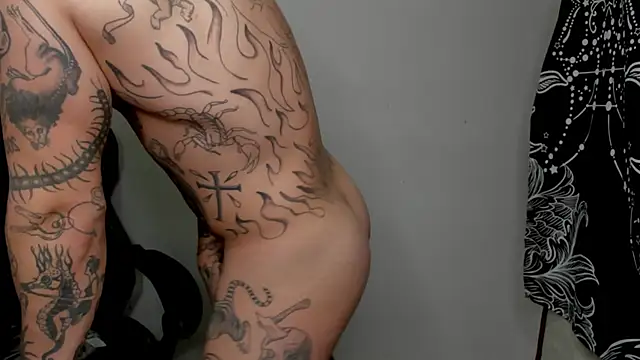 Snapshot of layneinchains chatting on December 28, 11:37 pm layneinchains online show from December 28, 11:37 pm