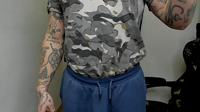 Snapshot of layneinchains chatting on January 16, 9:08 pm layneinchains online show from January 16, 9:08 pm