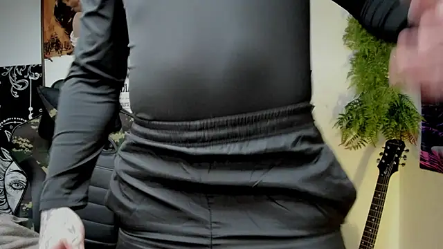 Snapshot of layneinchains chatting on January 27, 10:38 pm layneinchains online show from January 27, 10:38 pm