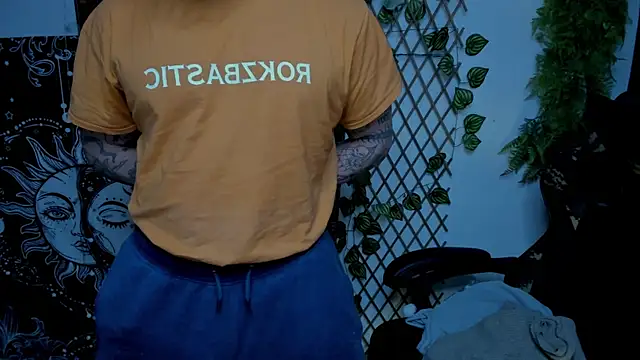 Snapshot of layneinchains chatting on February 4, 2:49 am layneinchains online show from February 4, 2:49 am