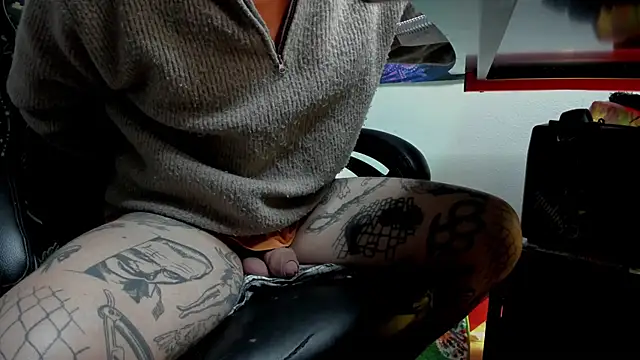 Snapshot of layneinchains chatting on February 5, 6:02 am layneinchains online show from February 5, 6:02 am