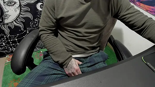 Snapshot of layneinchains chatting on February 10, 2:05 pm layneinchains online show from February 10, 2:05 pm