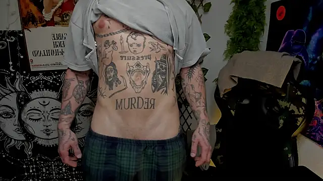 Snapshot of layneinchains chatting on February 19, 12:35 am layneinchains online show from February 19, 12:35 am