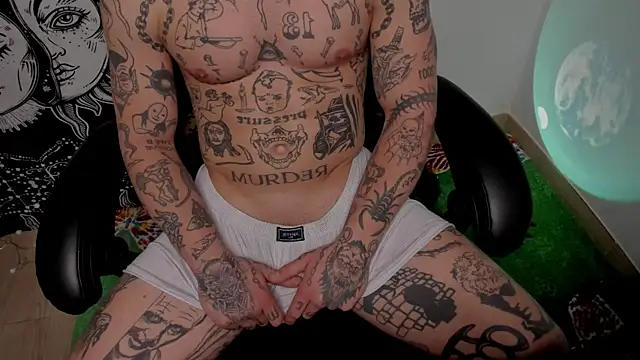 Snapshot of layneinchains chatting on March 2, 3:59 pm layneinchains online show from March 2, 3:59 pm