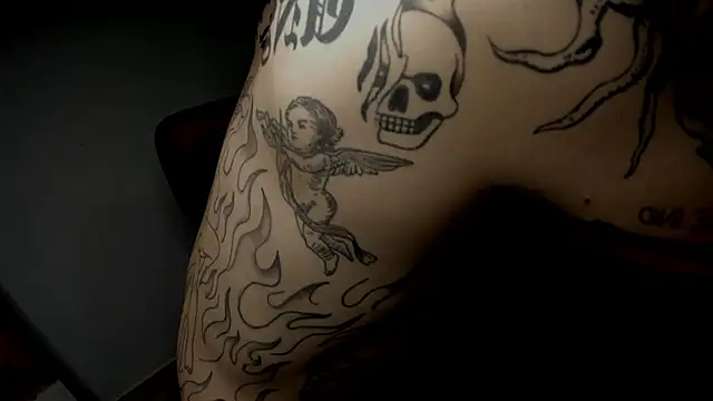 Snapshot of layneinchains chatting on October 3, 10:23 am layneinchains online show from October 3, 10:23 am