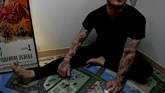 Snapshot of layneinchains chatting on October 6, 8:45 am layneinchains online show from October 6, 8:45 am