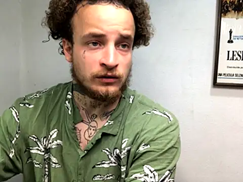 Snapshot of layneinchains chatting on October 29, 7:21 am layneinchains online show from October 29, 7:21 am