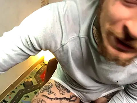 Snapshot of layneinchains chatting on November 4, 8:24 am layneinchains online show from November 4, 8:24 am