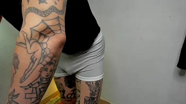 Snapshot of layneinchains chatting on November 14, 4:49 pm layneinchains online show from November 14, 4:49 pm