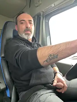 Snapshot of dzhakar chatting on December 9, 11:58 am dzhakar online show from December 9, 11:58 am