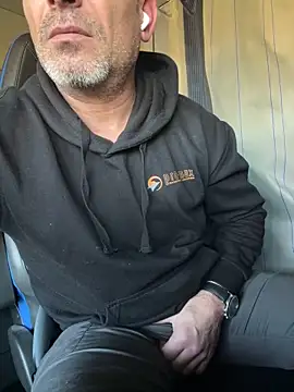 Snapshot of dzhakar chatting on February 18, 11:33 am dzhakar online show from February 18, 11:33 am