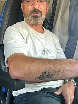 Snapshot of dzhakar chatting on October 1, 11:27 am dzhakar online show from October 1, 11:27 am