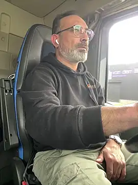 Snapshot of dzhakar chatting on October 23, 10:47 am dzhakar online show from October 23, 10:47 am