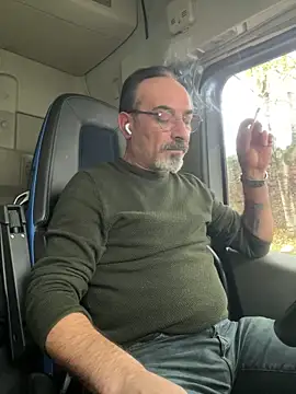 Snapshot of dzhakar chatting on November 14, 11:53 am dzhakar online show from November 14, 11:53 am