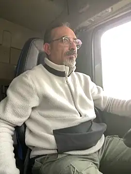 Snapshot of dzhakar chatting on November 22, 8:35 am dzhakar online show from November 22, 8:35 am