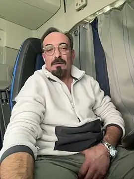 Snapshot of dzhakar chatting on December 3, 12:58 pm dzhakar online show from December 3, 12:58 pm