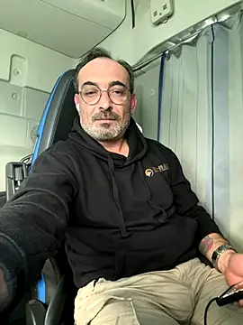 Snapshot of dzhakar chatting on December 15, 1:04 pm dzhakar online show from December 15, 1:04 pm