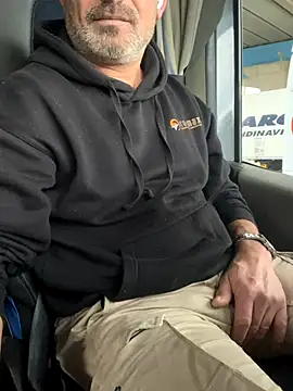 Snapshot of dzhakar chatting on December 17, 12:55 pm dzhakar online show from December 17, 12:55 pm