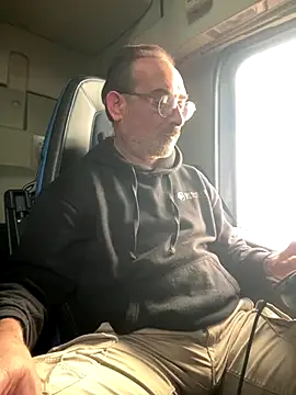 Snapshot of dzhakar chatting on December 18, 12:00 pm dzhakar online show from December 18, 12:00 pm