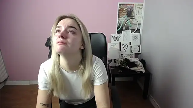 viktoria lovely online show from December 3, 7:10 am