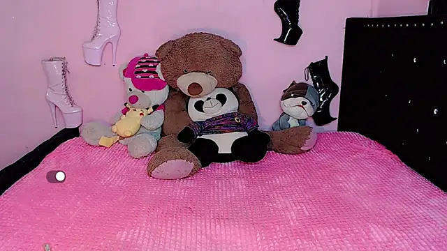 Snapshot of Ciinamonloren chatting on March 19, 5:30 am Ciinamonloren online show from March 19, 5:30 am