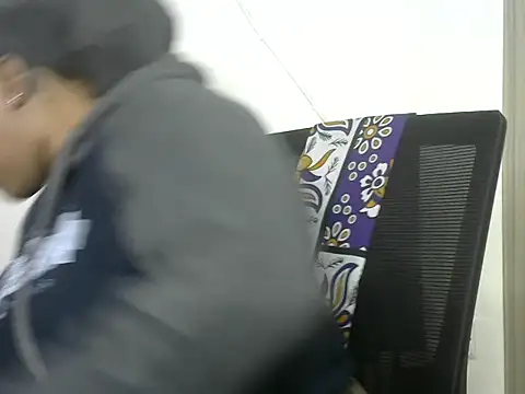 Snapshot of Brown_sexy chatting on February 27, 11:04 pm Brown sexy online show from February 27, 11:04 pm