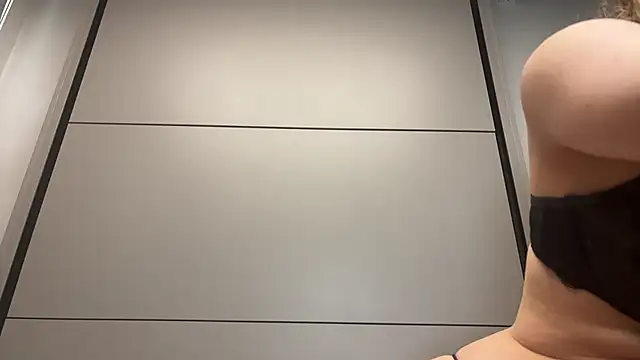 Snapshot of Monicbabe chatting on March 22, 2:14 pm Monicbabe online show from March 22, 2:14 pm