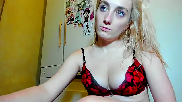 Snapshot of Monicbabe chatting on September 22, 9:50 pm Monicbabe online show from September 22, 9:50 pm