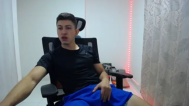 Snapshot of Iam_yourbabyprincess_XD chatting on December 6, 5:20 am Iam yourbabyprincess XD online show from December 6, 5:20 am