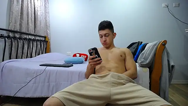 Snapshot of Iam_yourbabyprincess_XD chatting on February 11, 5:26 am Iam yourbabyprincess XD online show from February 11, 5:26 am