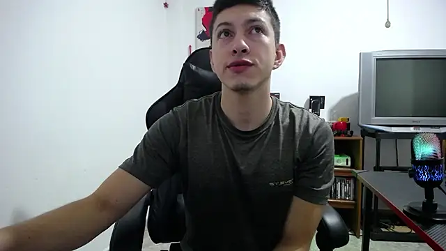 Snapshot of Iam_yourbabyprincess_XD chatting on November 15, 10:04 pm Iam yourbabyprincess XD online show from November 15, 10:04 pm