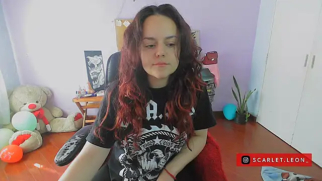 Scarletleon77 online show from December 5, 2:44 pm