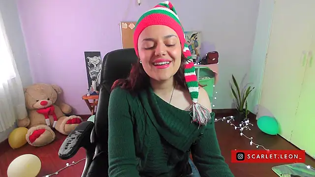 Scarletleon77 online show from December 24, 5:55 pm