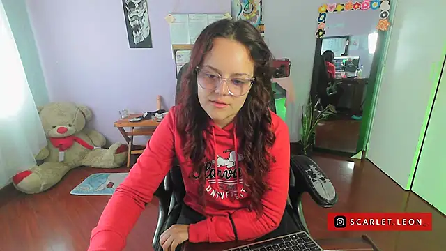 Scarletleon77 online show from February 19, 4:33 pm