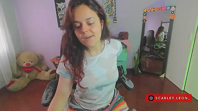 Scarletleon77 online show from February 21, 4:05 pm