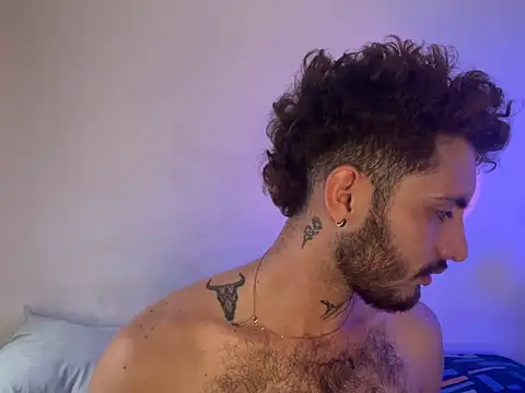 axel giracr online show from December 9, 8:54 pm