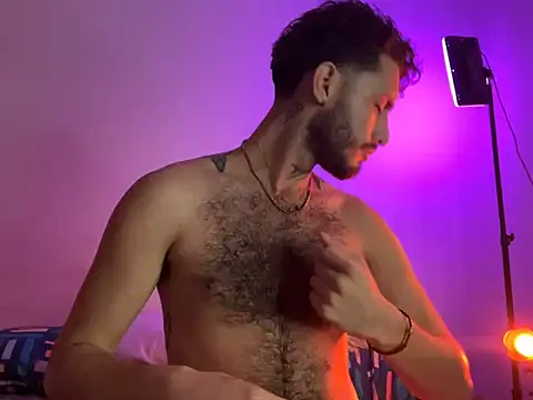 axel giracr online show from January 4, 11:38 pm