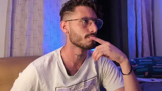 axel giracr online show from January 25, 12:59 am