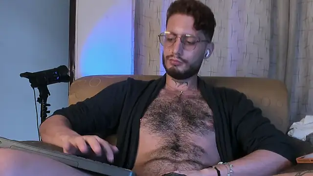 axel giracr online show from February 23, 10:20 pm