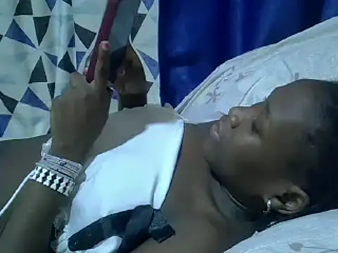 Snapshot of just_nala chatting on March 14, 9:46 am just nala online show from March 14, 9:46 am