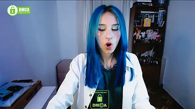 Snapshot of dakota_senju chatting on December 21, 10:40 pm dakota senju online show from December 21, 10:40 pm