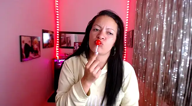 Cristal w online show from March 17, 6:00 pm