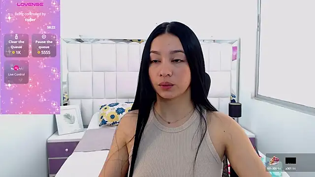 Lila Pinky online show from March 1, 5:05 pm