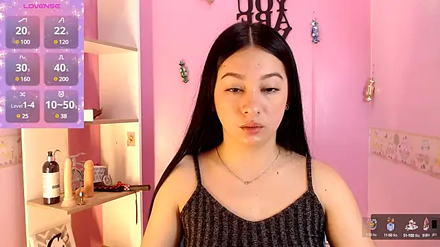 Lila Pinky online show from March 10, 2:05 pm